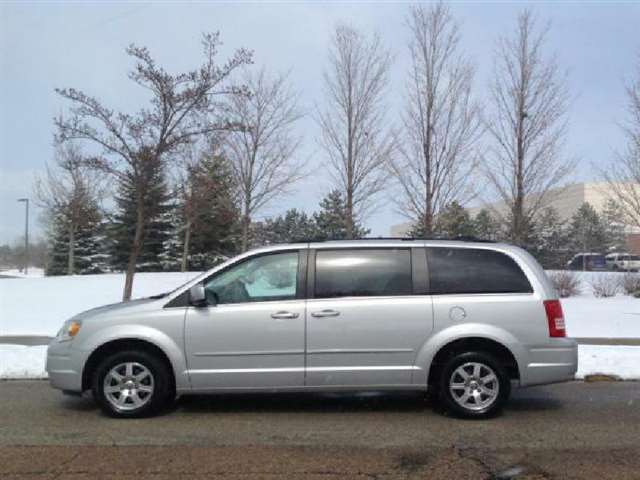 2008 Chrysler Town and Country Touring 4dr Mini-Van